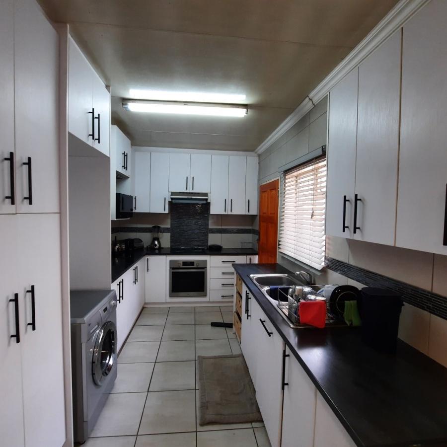 2 Bedroom Property for Sale in Langenhovenpark Free State